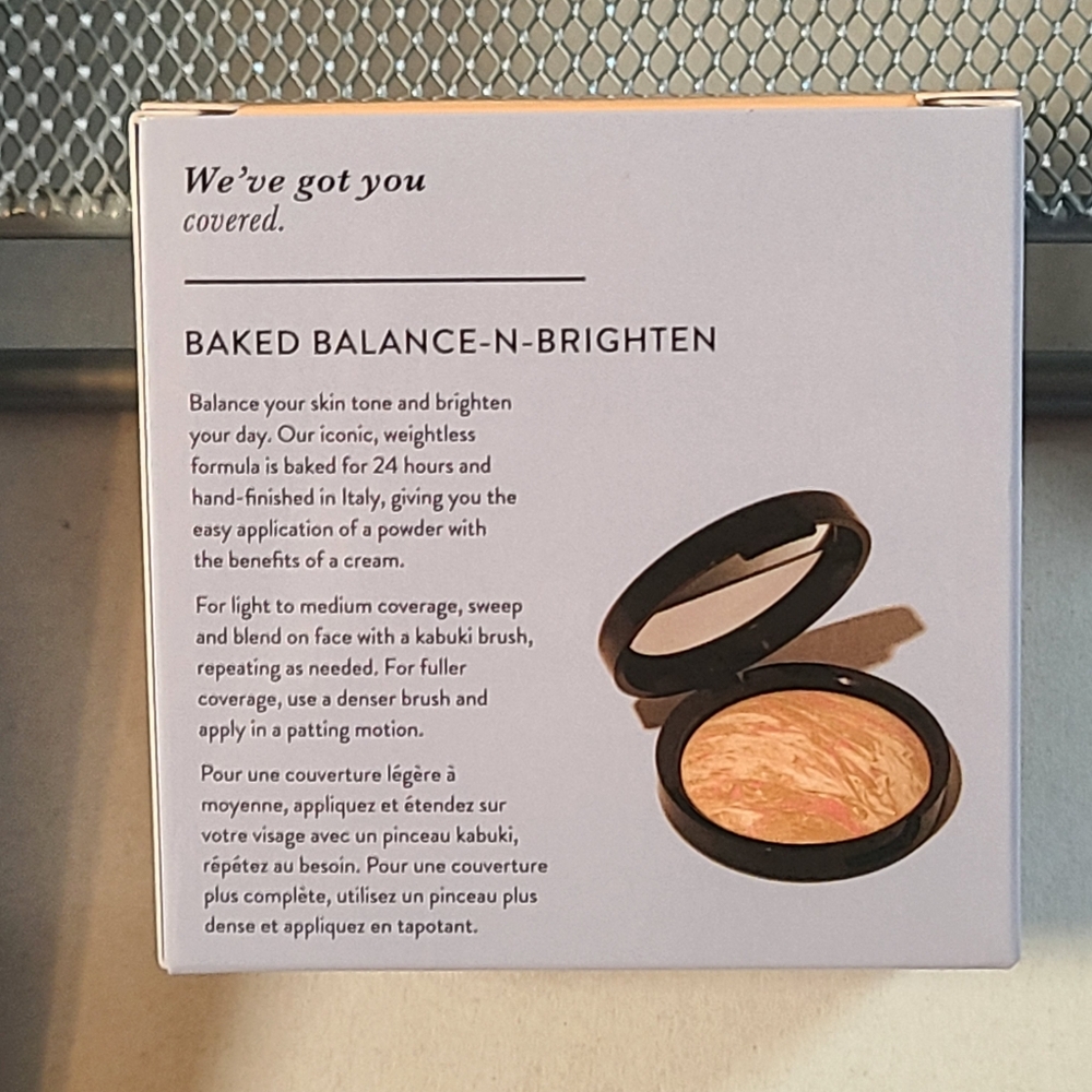 Laura Geller Baked BalanceNBrighten Color Correcting Foundation Porcelain/ Brush - Picture 7 of 9